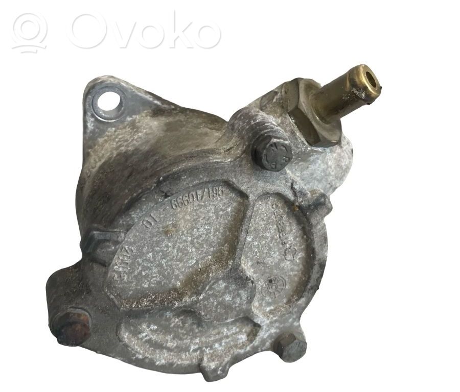 Vacuum pump   666017196
