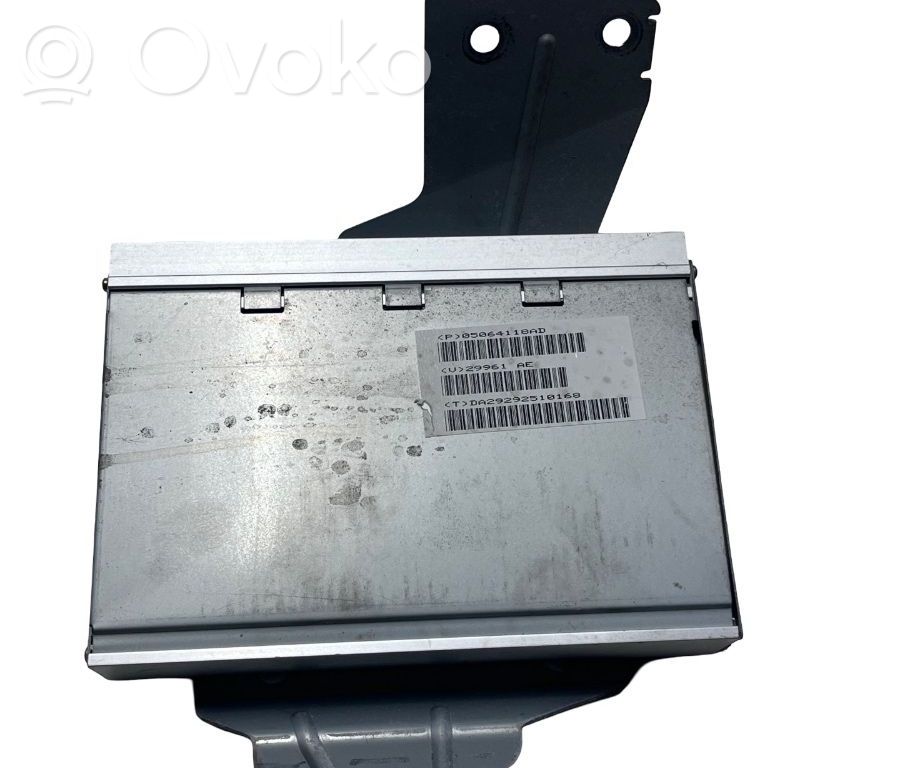Konsola środkowa / Radio / GPS   05064233AB