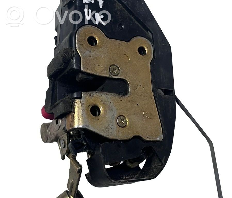 Serrure de porte avant