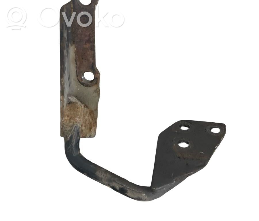 Engine mount bracket
