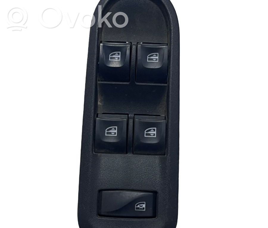 Dacia Duster Electric window control switch 