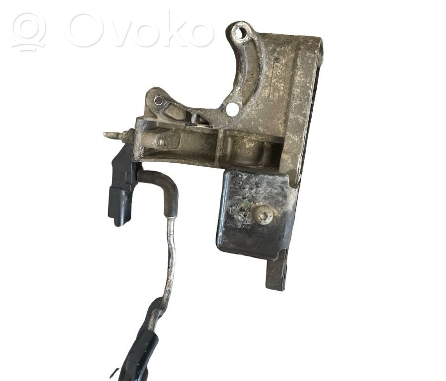 Dzinēja spilvens   AV2Q9B470AC