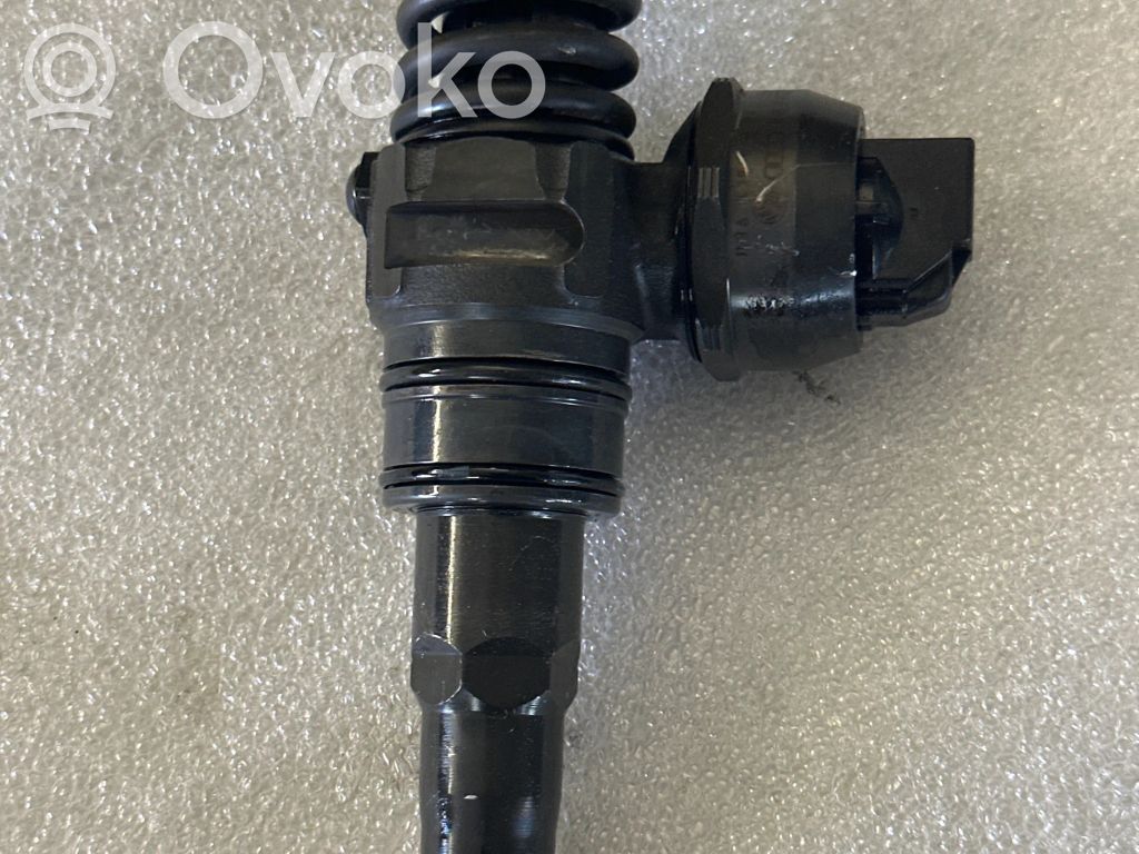 Volkswagen PASSAT B5.5 Inyector de combustible 