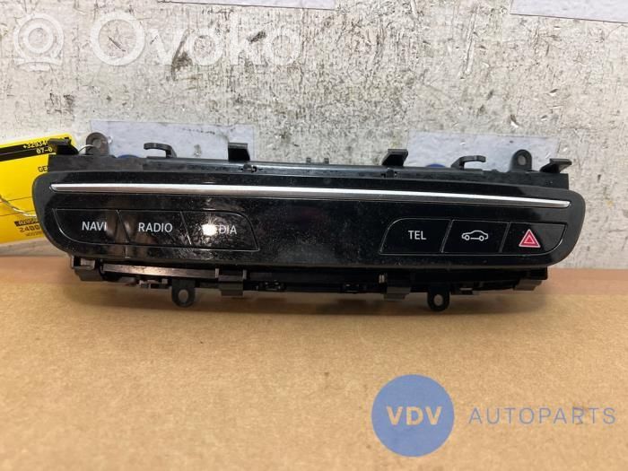 Mercedes-Benz C W205 Botón interruptor de luz de peligro 