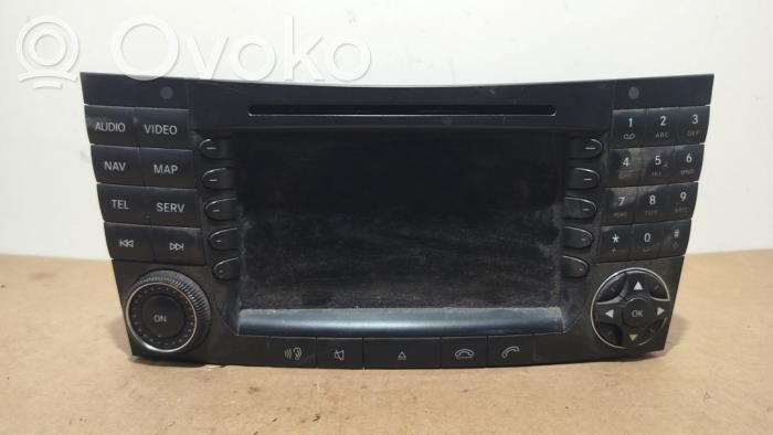 Mercedes-Benz CLS C219 Panel / Radioodtwarzacz CD/DVD/GPS 