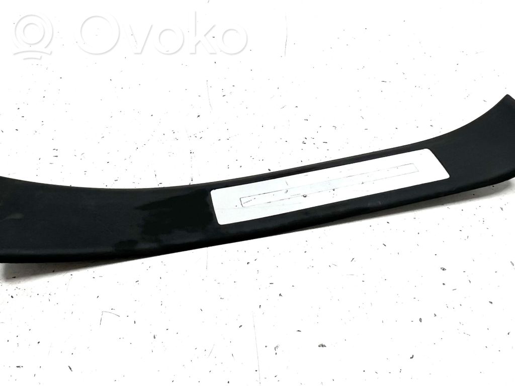 Audi A4 S4 B7 8E 8H Listwa progowa tylna 