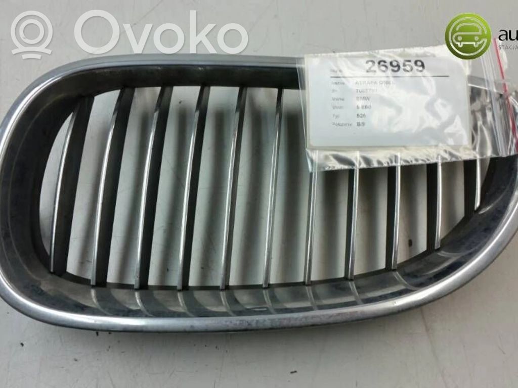 Grille de calandre avant   7065701