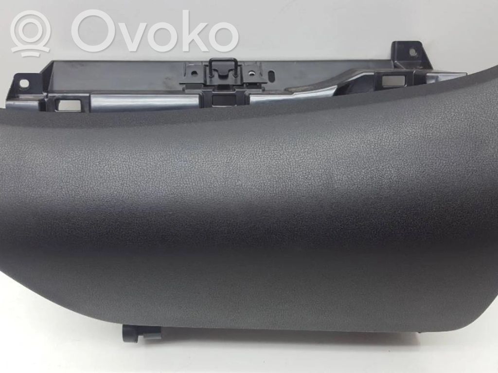 Nissan Note (E12) Stalčiukas 