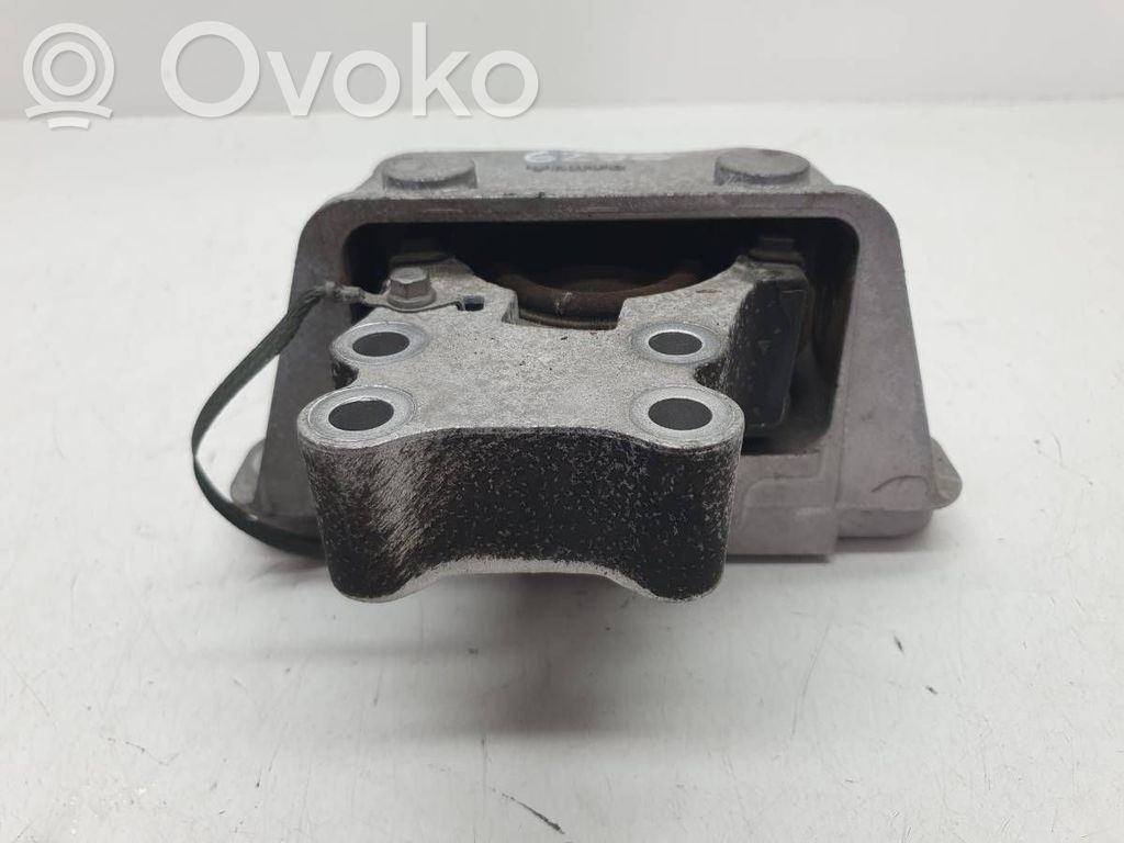 Volvo XC40 Engine mounting bracket 