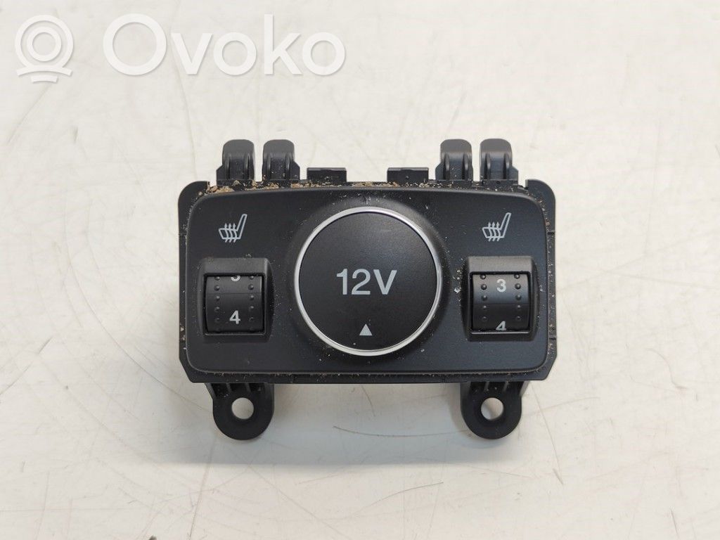 Ford Kuga II Seat heating switch 
