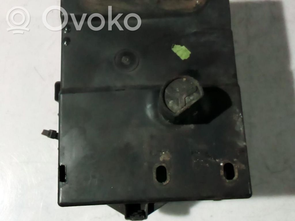 Peugeot 406 Akumulatora kastes vāks 