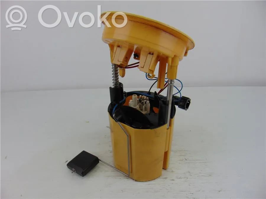 Polttoainesäiliön avauskytkin   7190943
