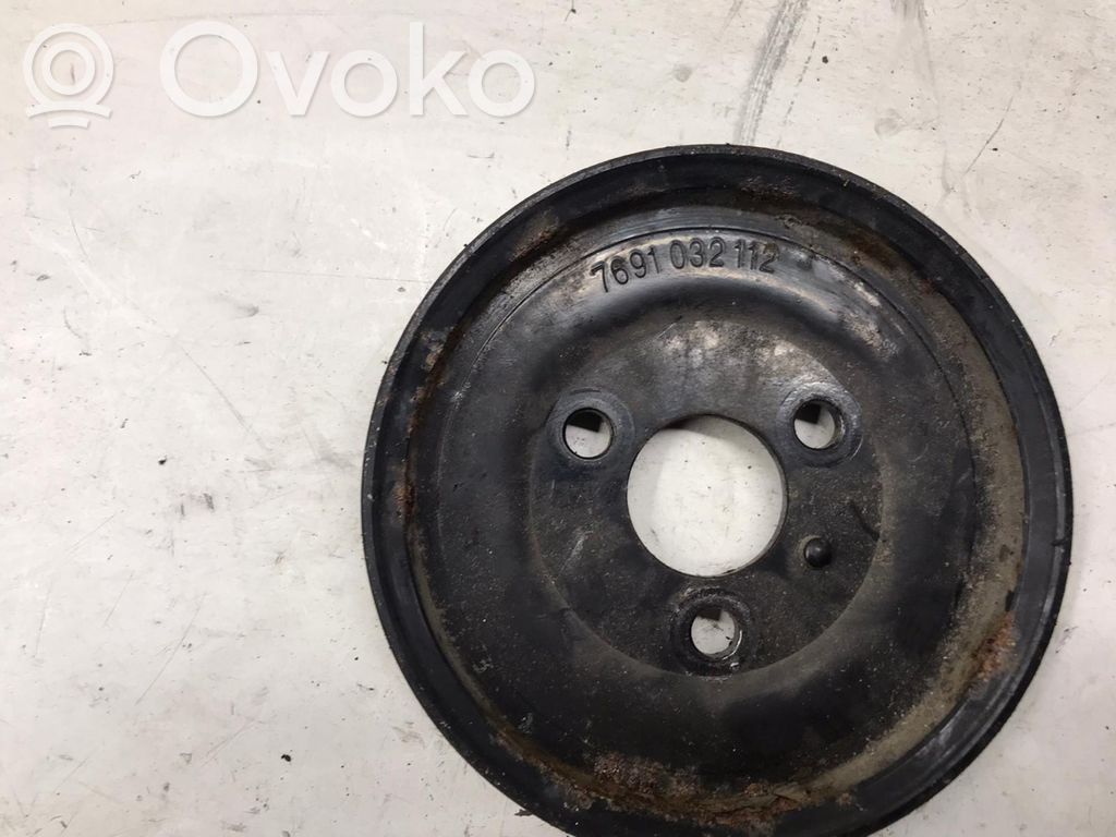 Opel Omega B2 Ohjaustehostimen pumpun hihnapyörä 