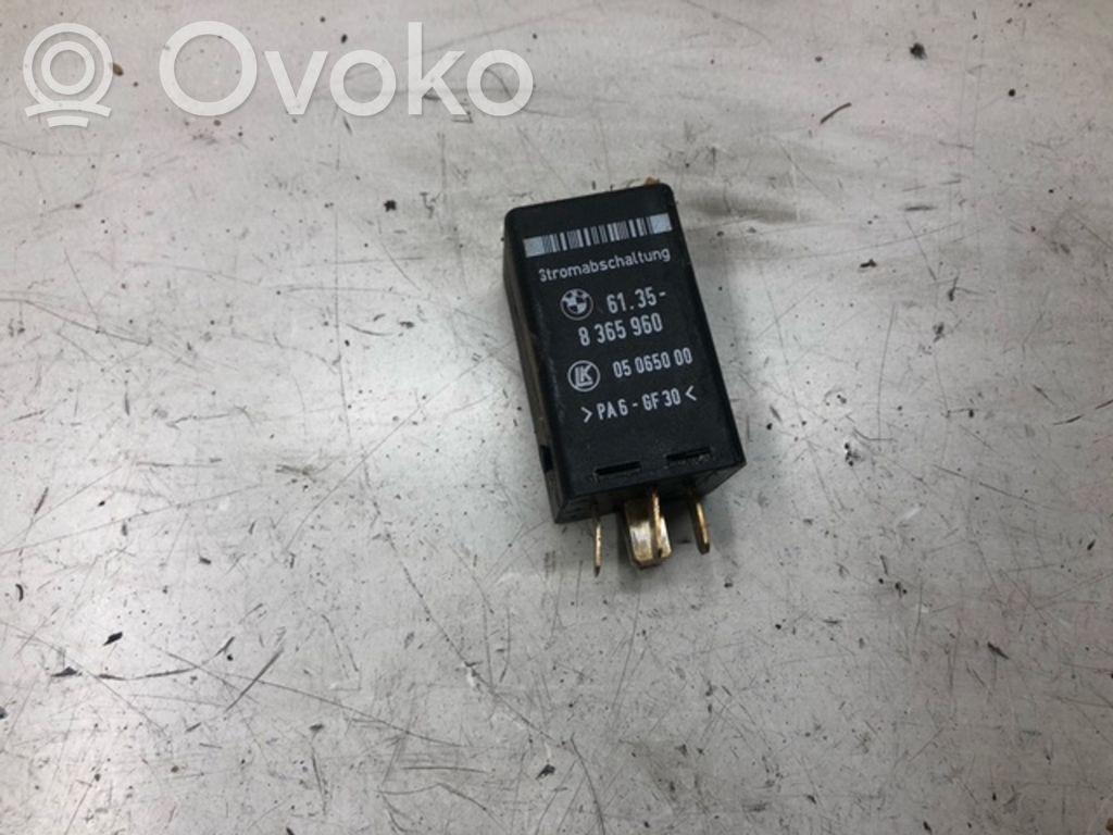 BMW 5 E39 Charging relay 