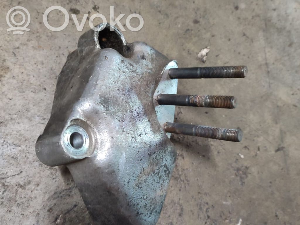 Volvo S40, V40 Engine mounting bracket 
