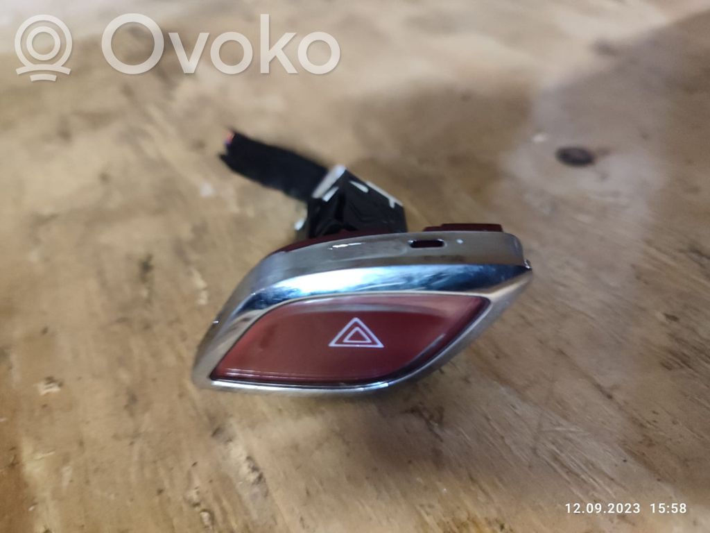 Citroen C3 Hätävilkkujen kytkin 