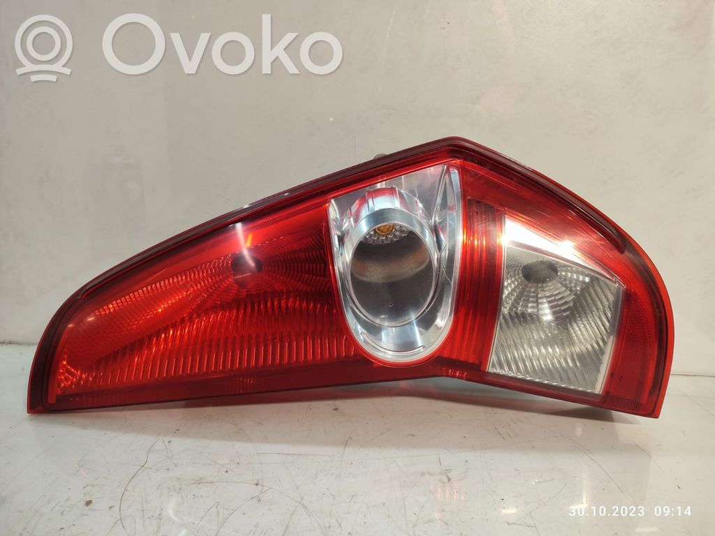 Suzuki Splash Galinis žibintas kėbule 