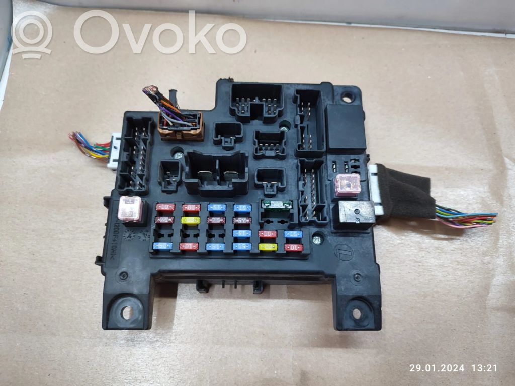 Peugeot 4007 Saugiklių blokas 