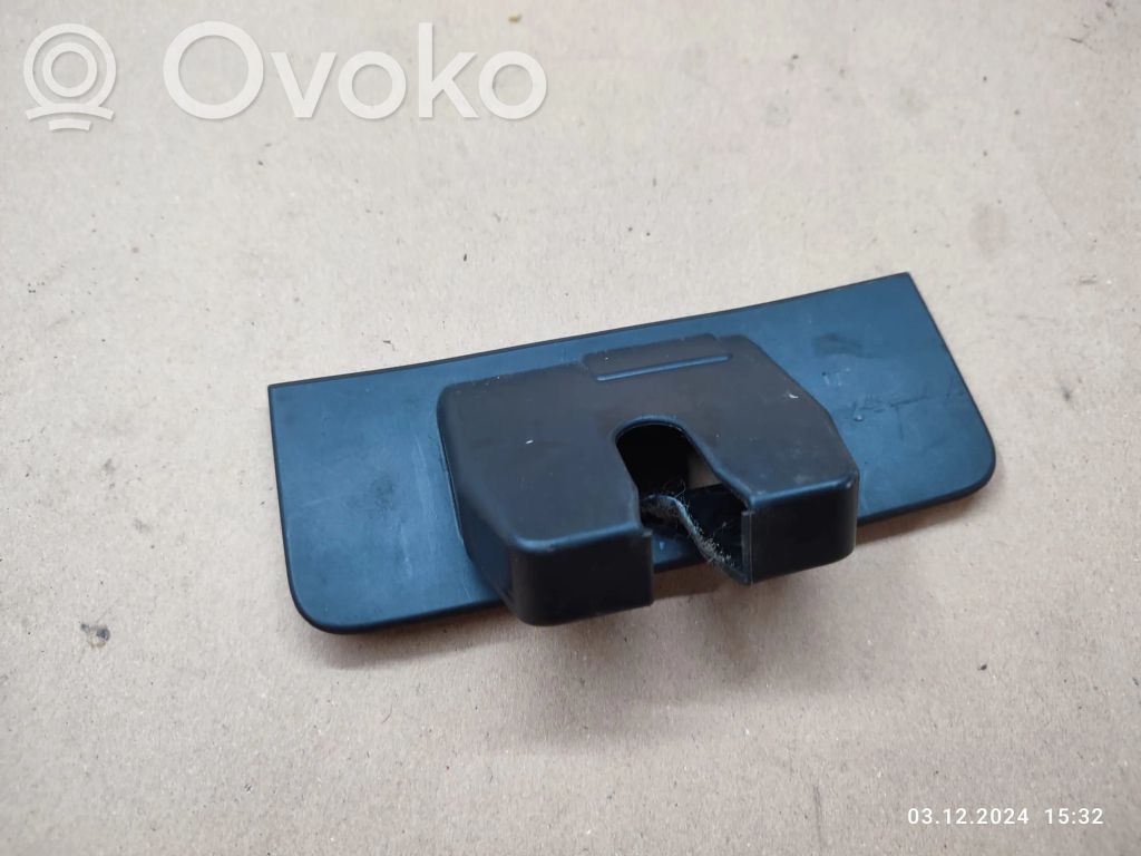 Volvo V70 Tailgate/boot lid lock trim 