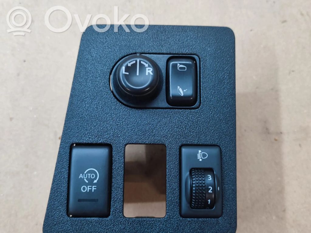 Nissan Qashqai+2 Otros interruptores/perillas/selectores 