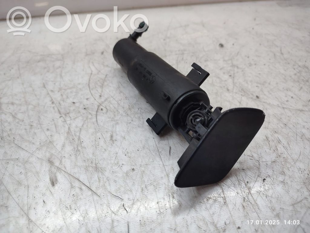 BMW X5 E70 Headlight washer spray nozzle 