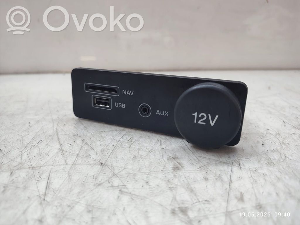 Jaguar XF X260 USB socket connector 