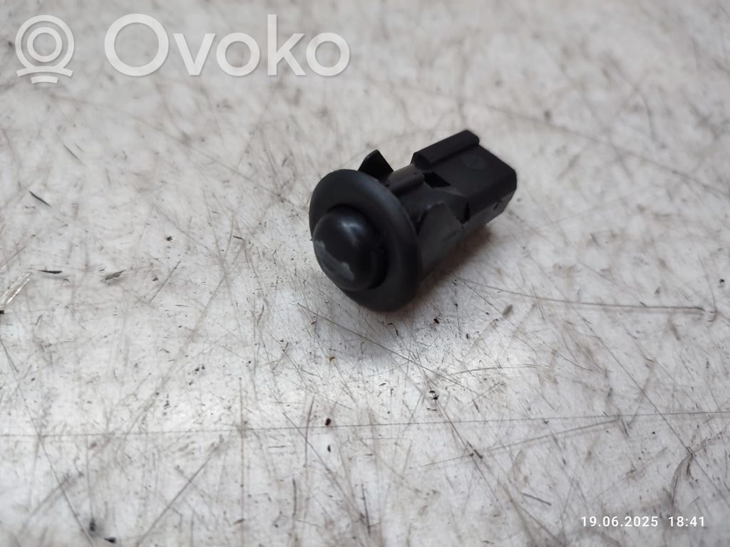 Chrysler 300 - 300C Tailgate opening switch 