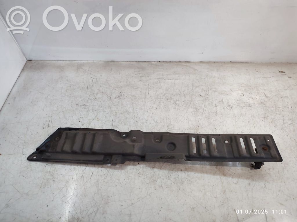 Infiniti Q50 Vidurinė dugno apsauga 
