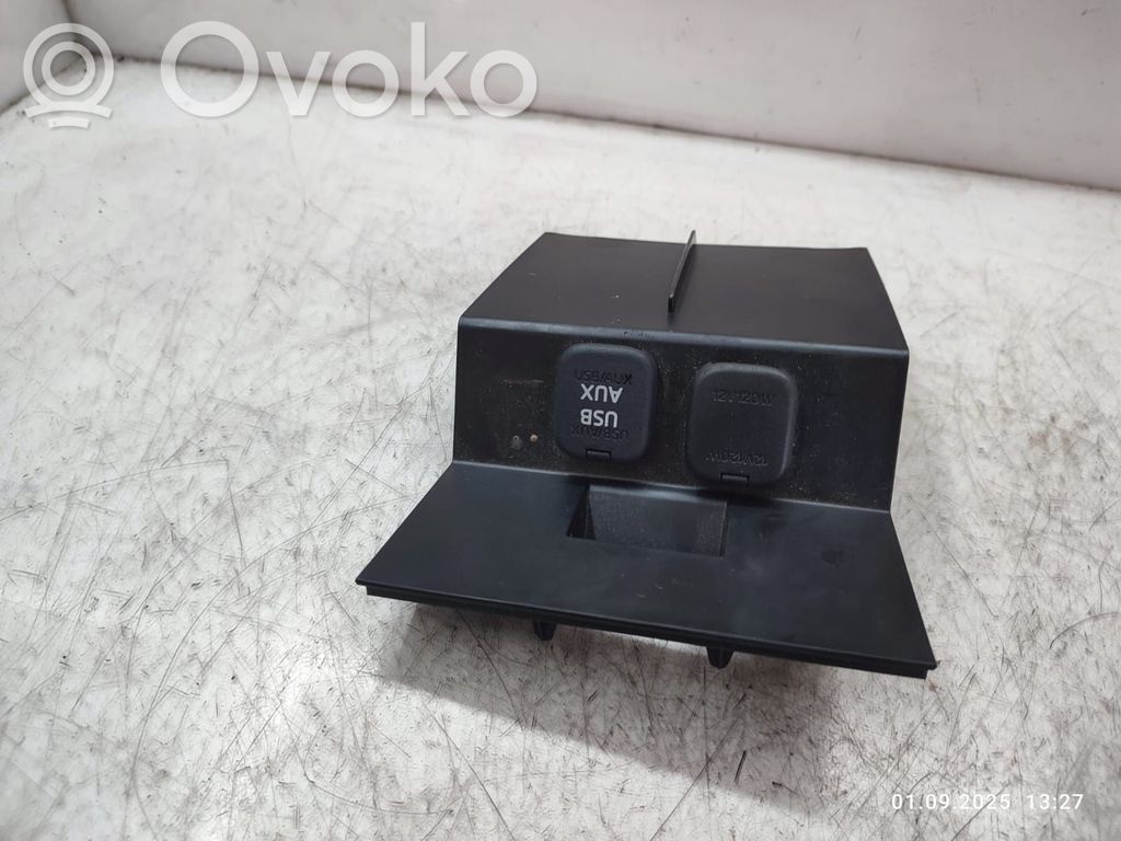 Mazda CX-5 Enchufe conector entrada auxiliar 