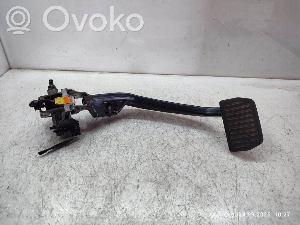 Volvo S90, V90 Brake pedal 