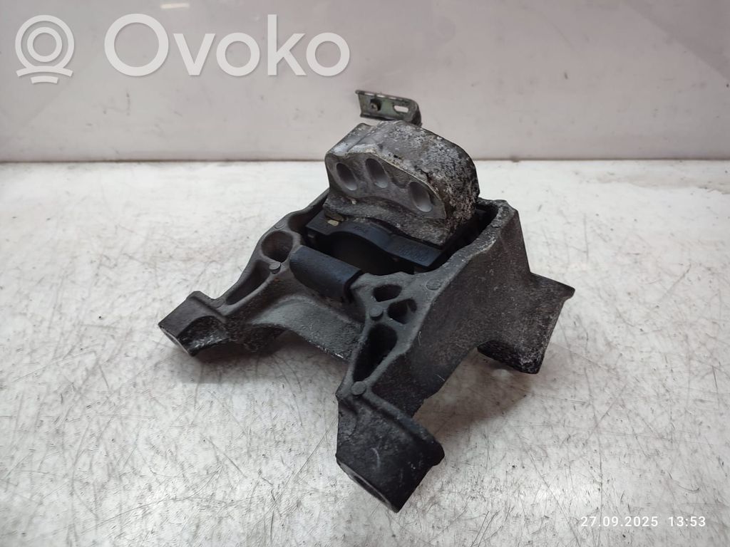 Engine mount bracket   KD62