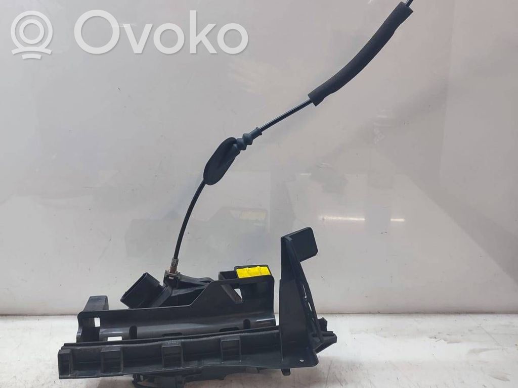 Ford Mondeo MK V Priekšpusē slēdzene 