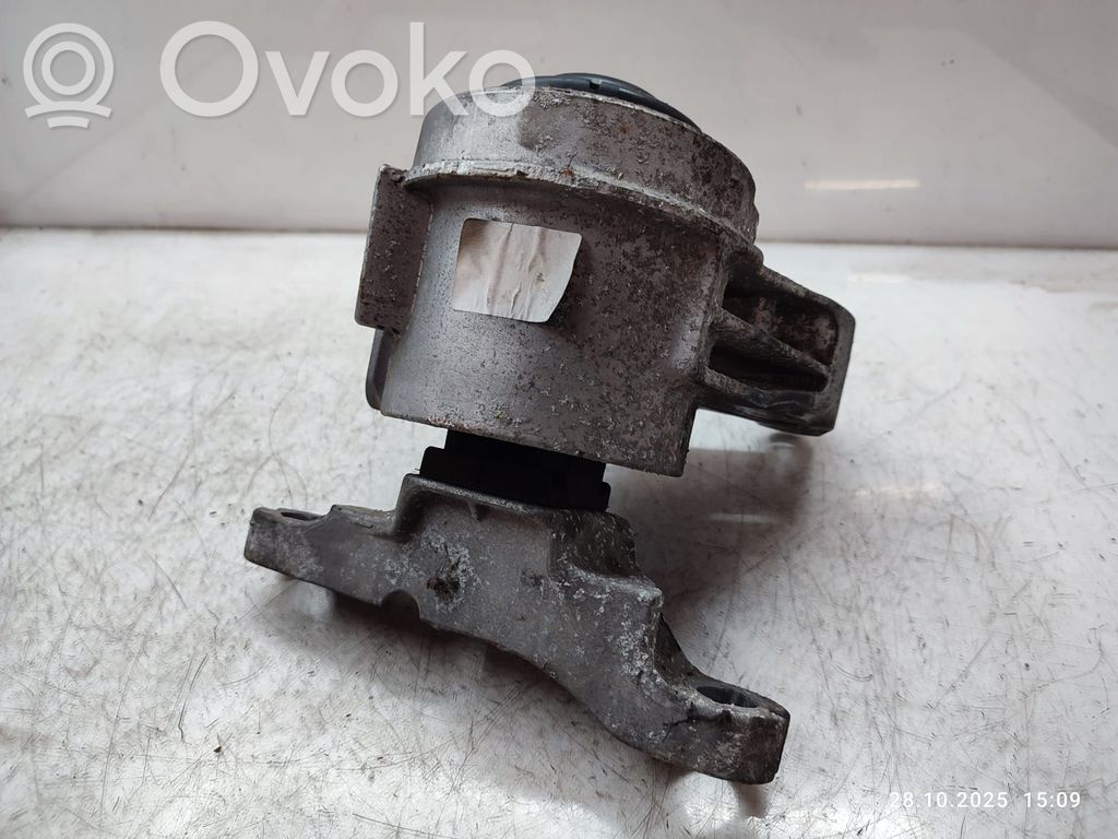 Engine mount bracket   G3350244