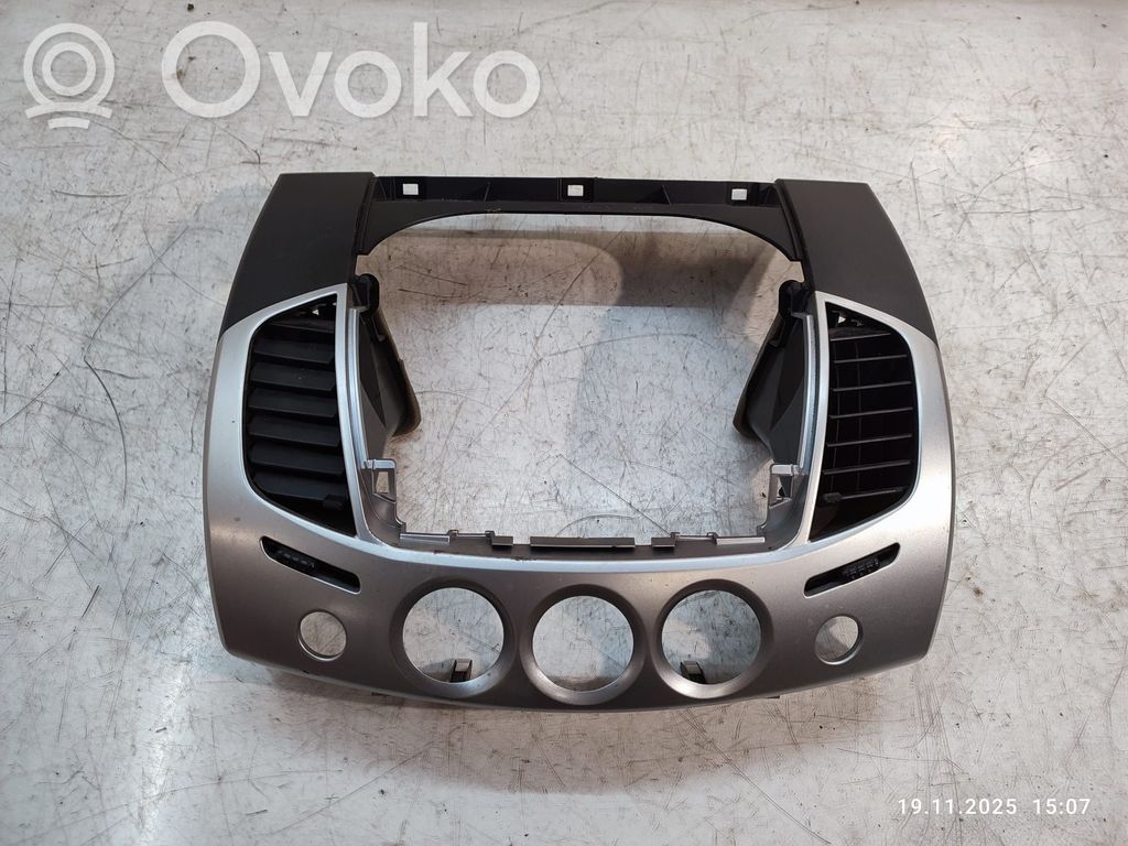 Mitsubishi L200 Grille d'aération centrale 