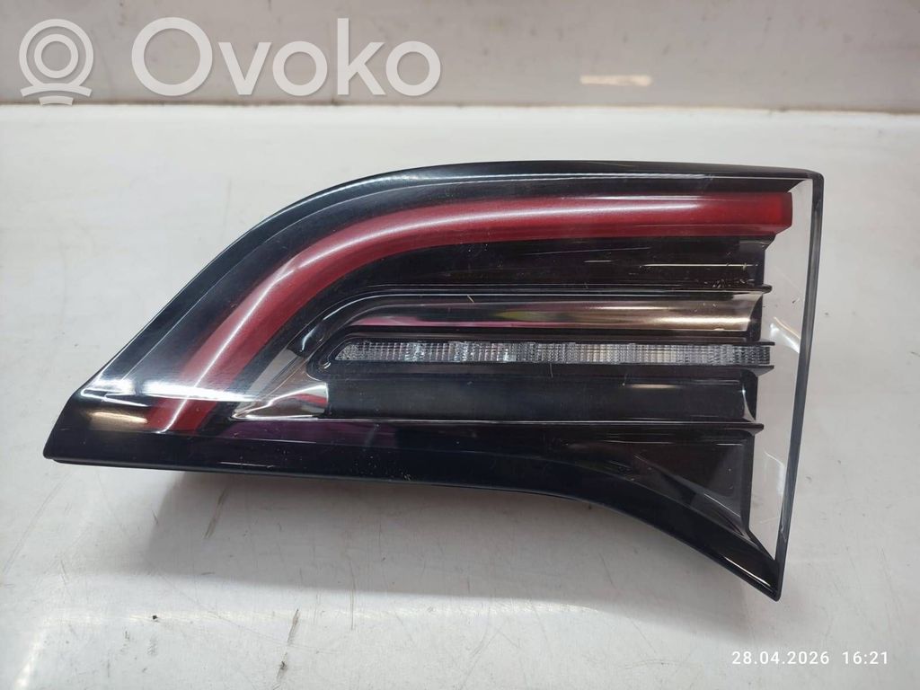 Tesla Model Y Tailgate rear/tail lights 