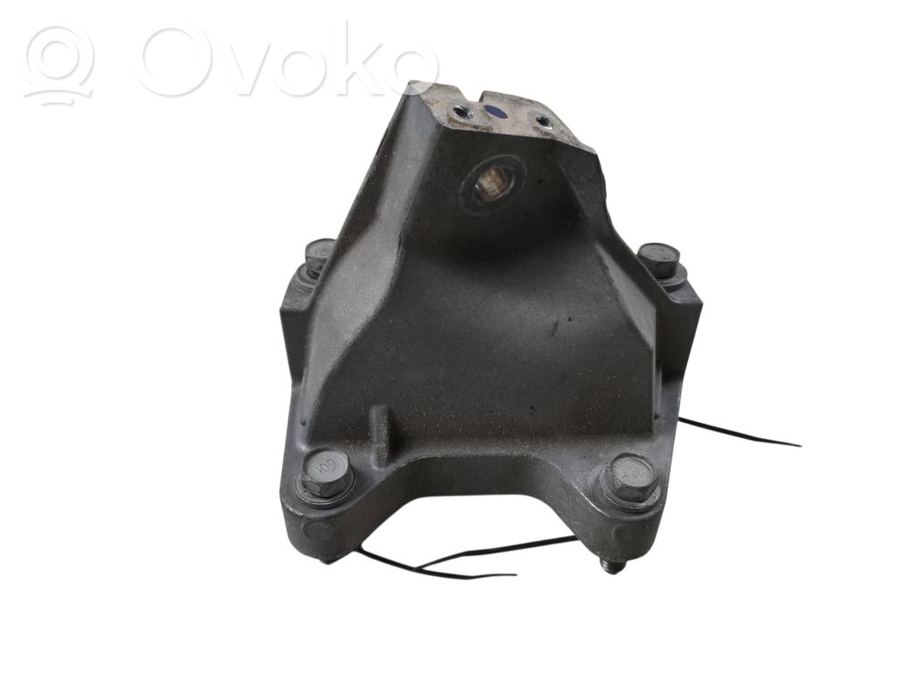 Jeep Grand Cherokee Engine mounting bracket 