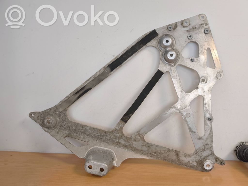 BMW M3 G80 Alte piese compartiment motor 
