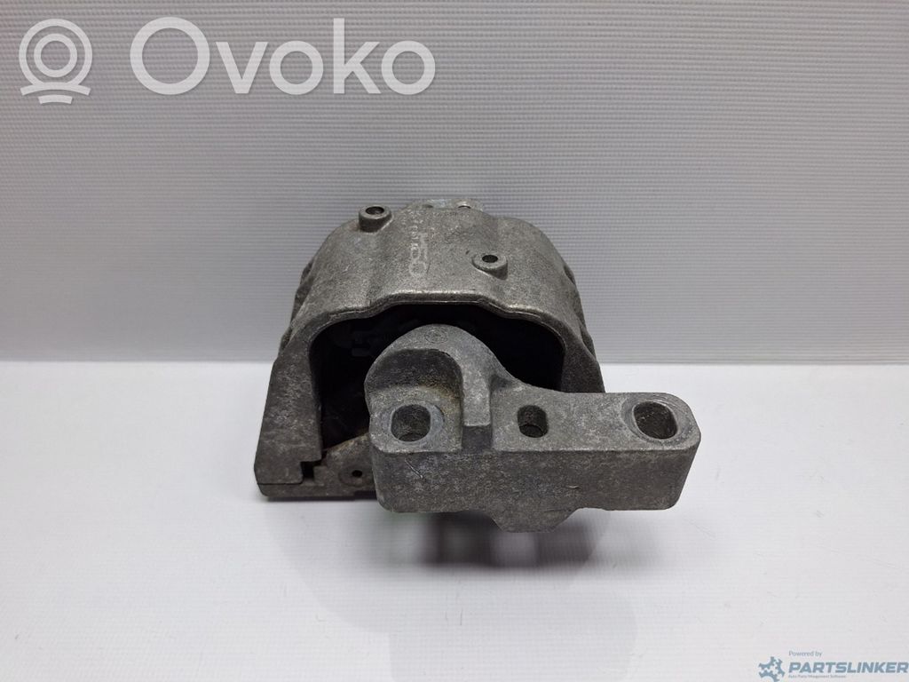 Volkswagen Golf IV Engine mount bracket 