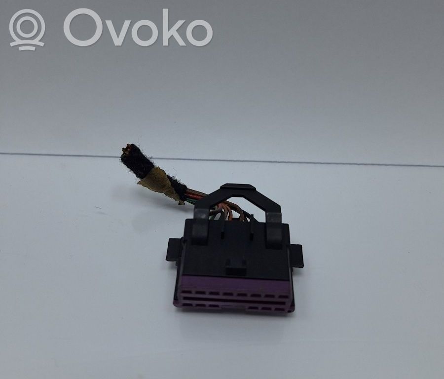 Audi A4 S4 B7 8E 8H Enchufe conector entrada auxiliar 