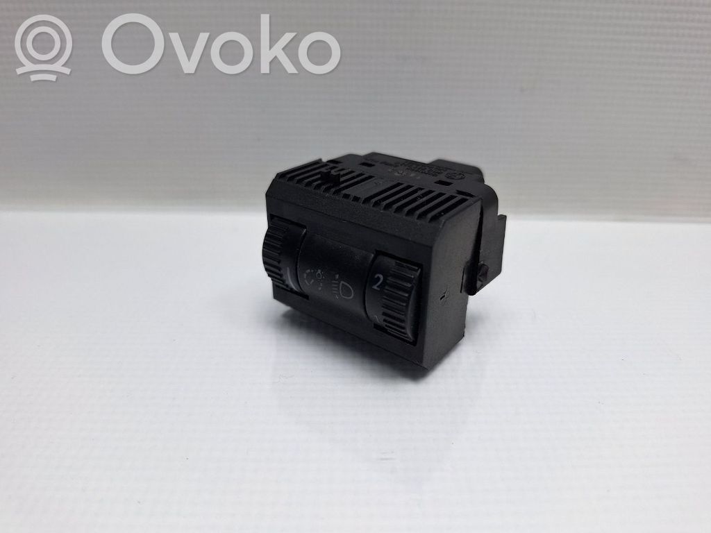 Volkswagen Polo IV 9N3 Headlight level height control switch 