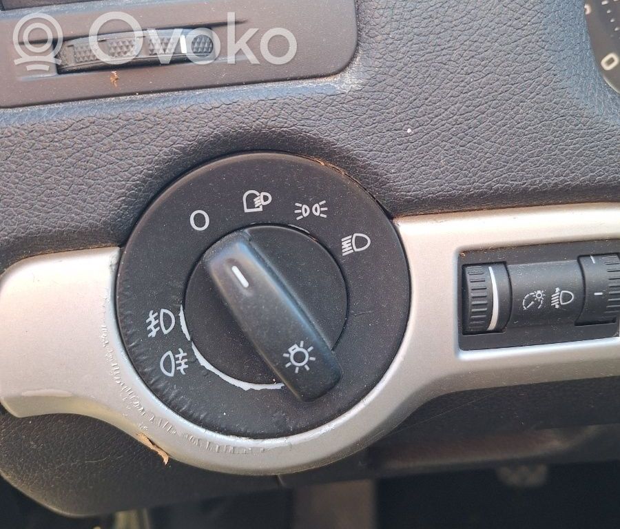 Skoda Octavia Mk2 (1Z) Panel lighting control switch 