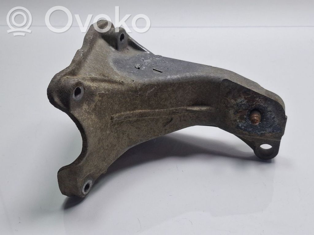 Volkswagen Caddy Engine mount bracket 