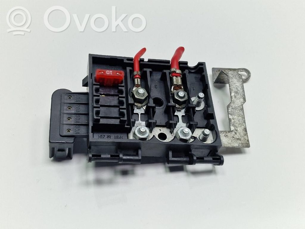 Volkswagen Polo III 6N 6N2 6NF Drošinātāju bloks 