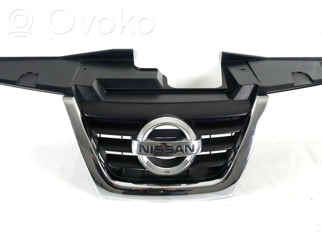 Nissan Juke I F15 Front bumper upper radiator grill 