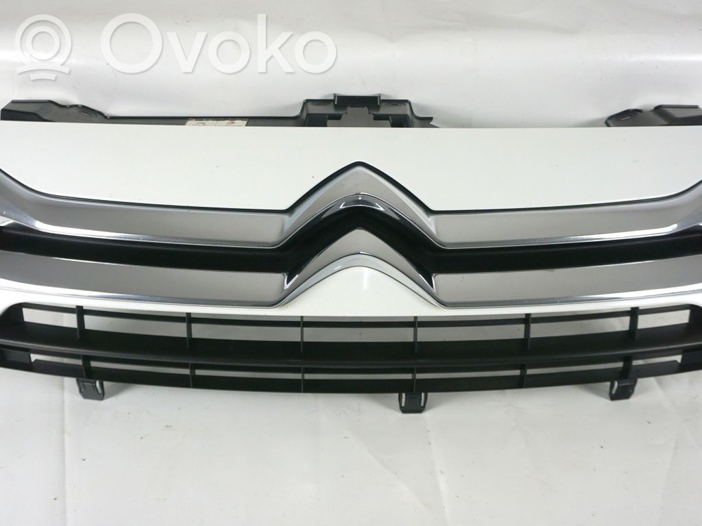 Citroen Jumpy Front bumper upper radiator grill 
