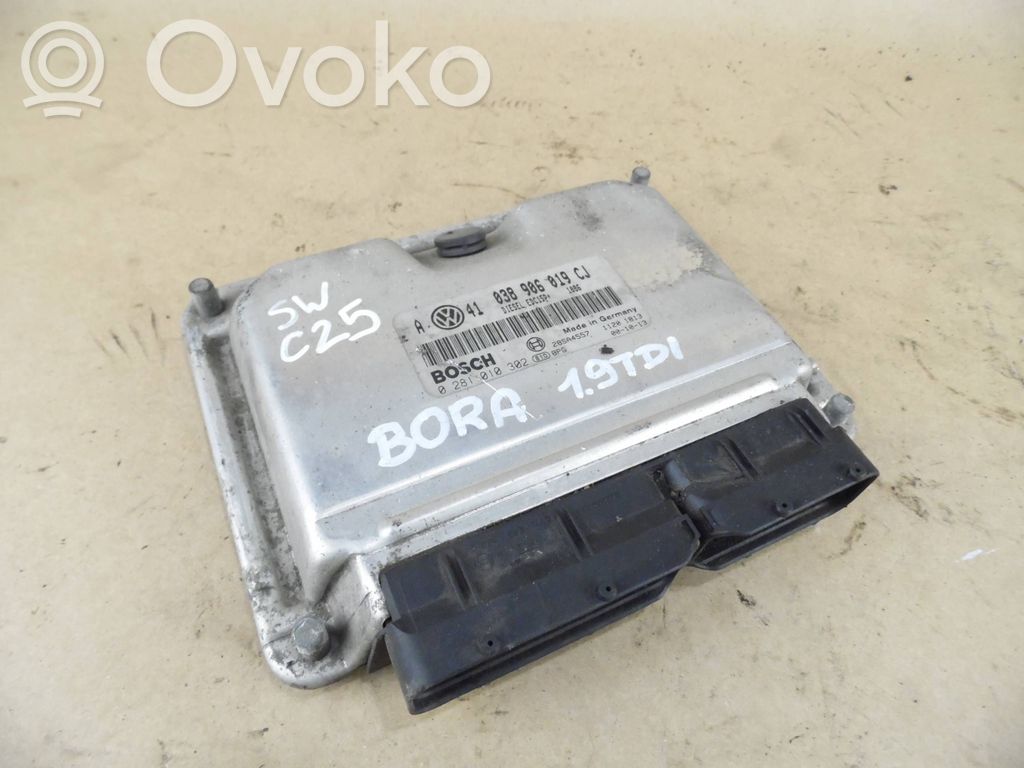 Volkswagen Golf IV Engine control unit/module 