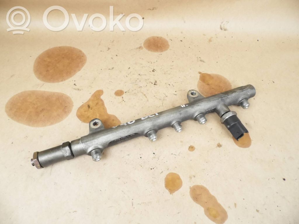 Volvo S40, V40 Degvielas maģistrālā caurule 