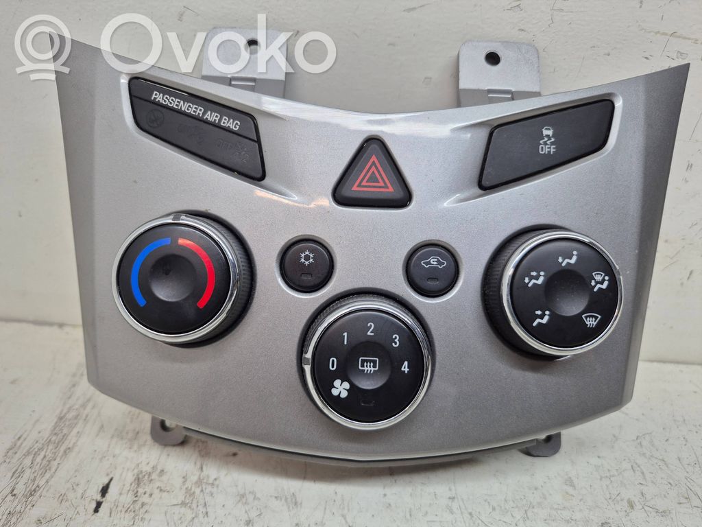 Chevrolet Trax Climate control unit 