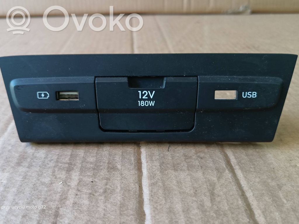 Hyundai Bayon Enchufe conector USB 