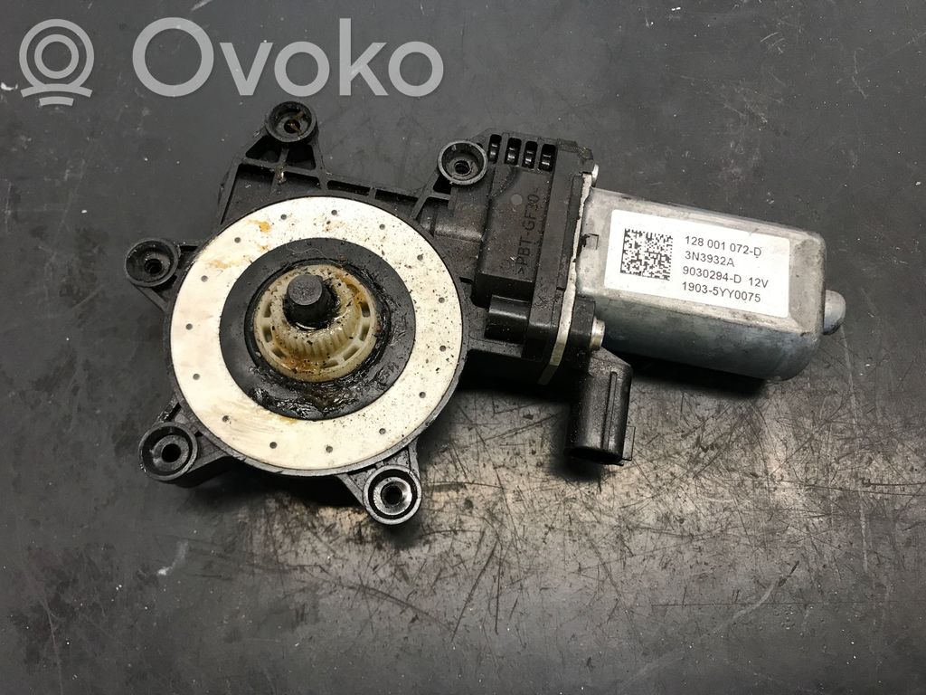 Dacia Dokker Front door window regulator motor 